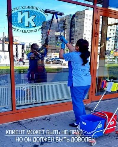 Всё остекление торговой точки тщательно моется по мере необходимости