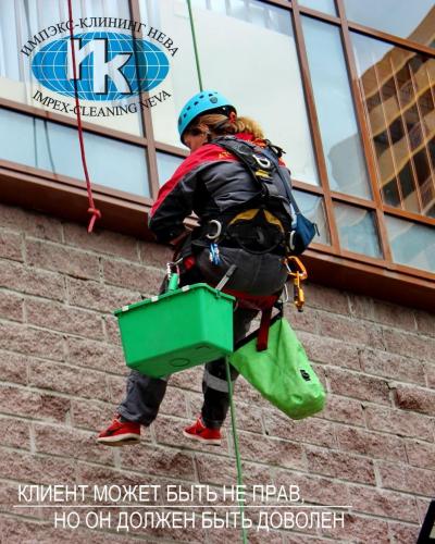 Мойка фасада альпинистами