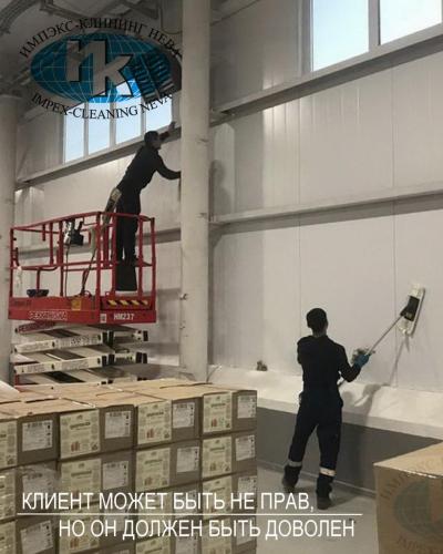 Уборка производится одновременно на высоте и с пола