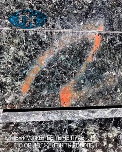 Удаление граффити и чистка гранитной облицовки жилого дома