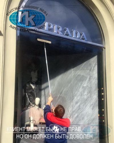 Мойка витрины магазина в СПб