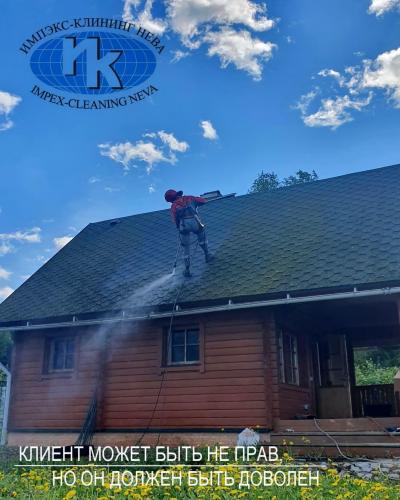 Бережная чистка мягкой кровли от мха и зелени