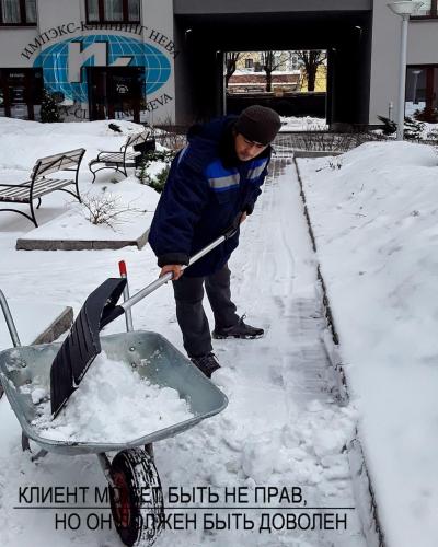 Уборка территории зимой