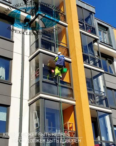 Моем фасады многоквартирных домов на любой высоте
