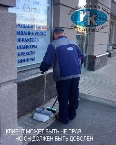 Уборка прилегающей территории магазина